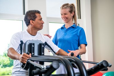 Modernste Trainingsgeräte in der orhtopädischen Reha Feldafing