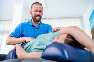 Schmerzlinderung durch manuelle Therapie