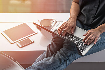 Arbeit am Laptop
